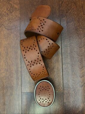 Aeropostale Women’s Tan Perforated Leather Belt with Oval Leather Buckle, Size M